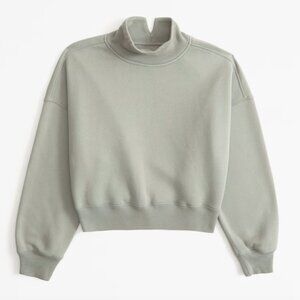 Abercrombie Essential Sunday Mock Crew in Green